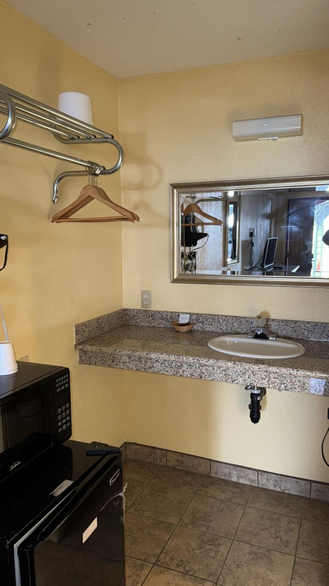 Sunstar Inn Los Banos Luaran gambar